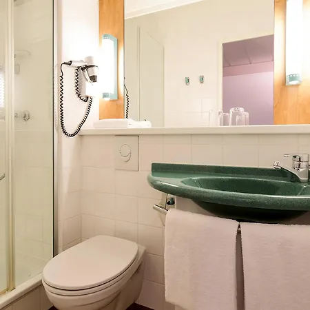 Ibis Hotel 2*
